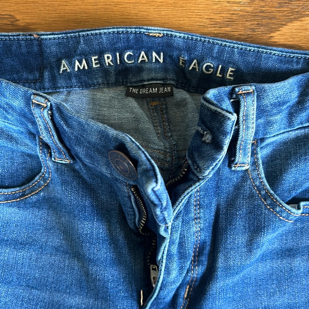 American Eagle distressed Curvy Hi-Rise Jegging size 2